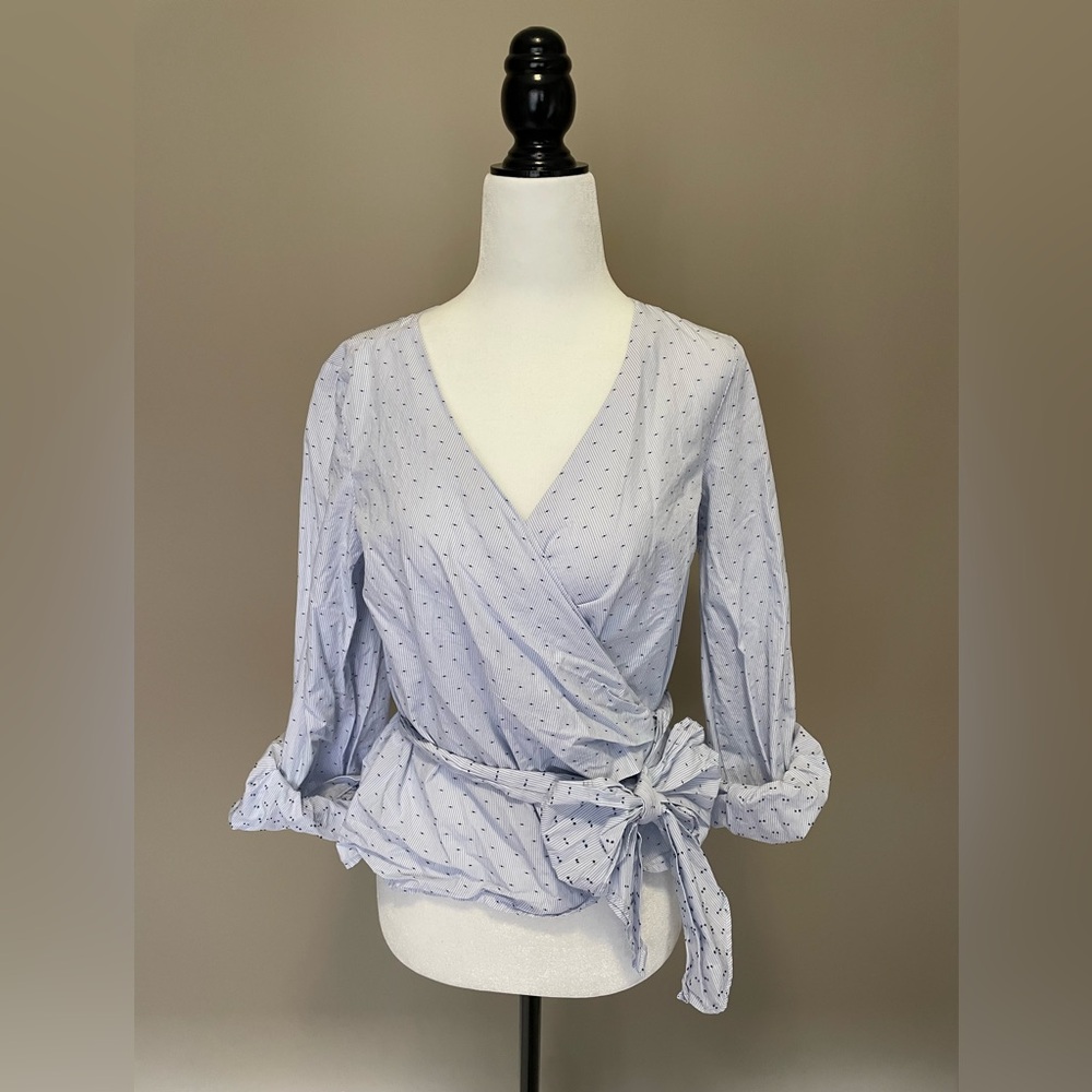 RW&Co Blue Pattern Wrap Tulip Shirt - Size Small